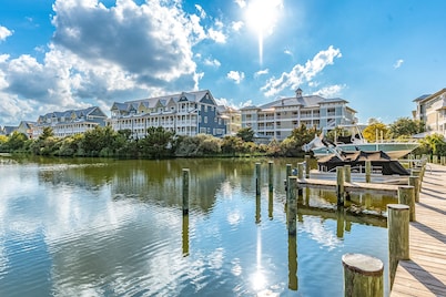 BEACH PARADISE I - 4BR/3.5BA NEW GARAGE Townhouse with POOL in PRIME MIDTOWN OC!