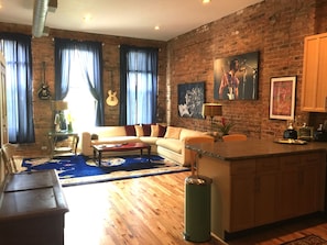 Télévision, médiathèque, chaîne hi-fi