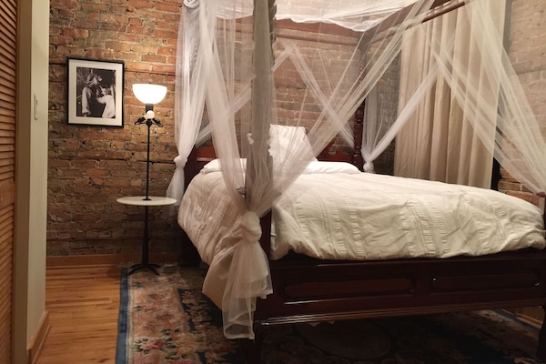 That Master Bedroon - Carved Canopy Bed