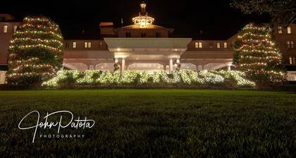 Kyydissä Pinehurstissa, kurssin 5 ja valjaiden radan välissä, lyhyen kävelymatkan päässä lomakeskuksesta