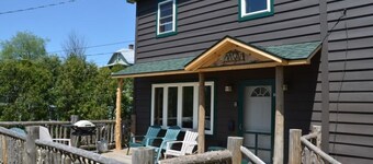 5 Bedrooms 3 Baths Sleeps 10.  Clean. Comfortable. Affordable.