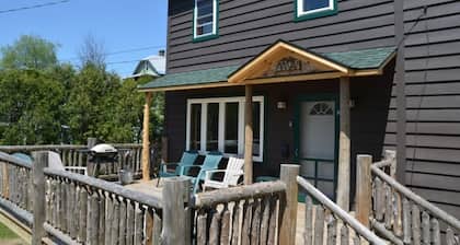 5 Bedrooms 3 Baths Sleeps 10. Clean. Comfortable. Affordable.