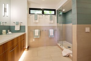 Bathroom - Luxury Oceanfront Wailea Elua Expansive Views Steps to the Beach! (Kihei)