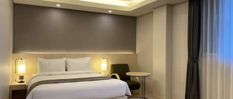 Deluxe Double Room | Premium bedding, in-room safe, desk, laptop workspace