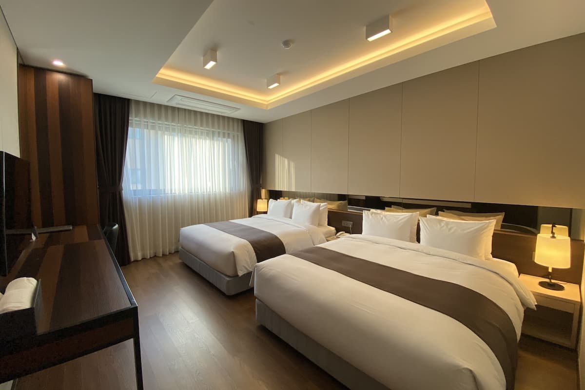 Royal Suite, 2 Bedrooms | Premium bedding, in-room safe, desk, laptop workspace