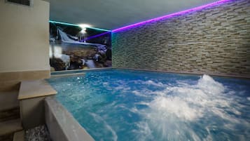 Indoor spa tub