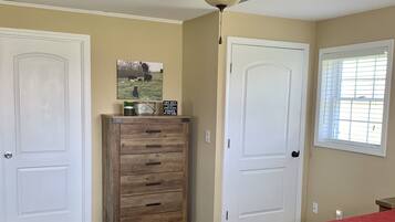 1 bedroom, desk, iron/ironing board, free WiFi