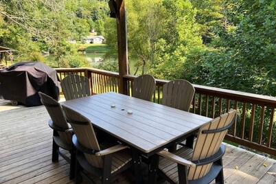Beautiful updated River cottage in rural Upshur County. Backroads and backwoods for miles with high speed internet, four bedrooms and 3.5 baths.