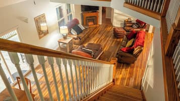 Smart TV, fireplace, DVD player, books