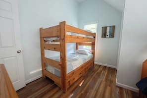4 chambres, fer et planche à repasser, lit parapluie, Wi-Fi gratuit