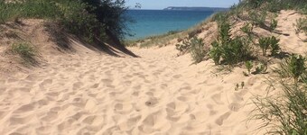 Kaunis iso Platte Lake Waterfront vuokra-asunto