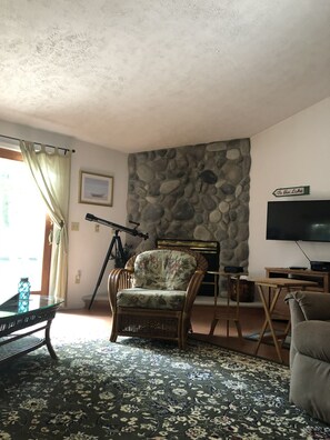 Smart TV, fireplace, DVD player