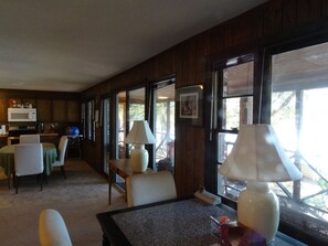 Dining - Inside Lake Norman State Park. Sleeps 12. Main Channel. Kayaks and canoes. (Statesville)