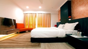 Caja de seguridad en la habitación y escritorio