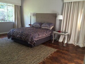 3 bedrooms, desk, iron/ironing board, free WiFi