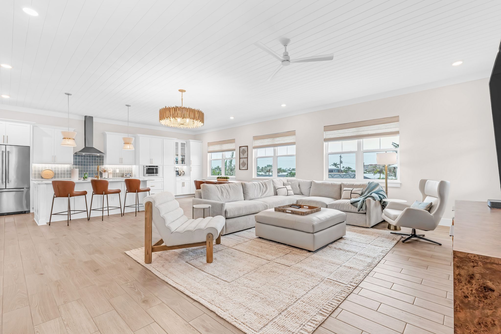 Smart-TV, bordtennis, stereoanlegg og printere