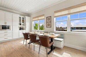 Dining - NEW Gorgeous Modern Beach Beauty on Canal with Heated Pool WALK to Beach!! (Fort Myers Beach)