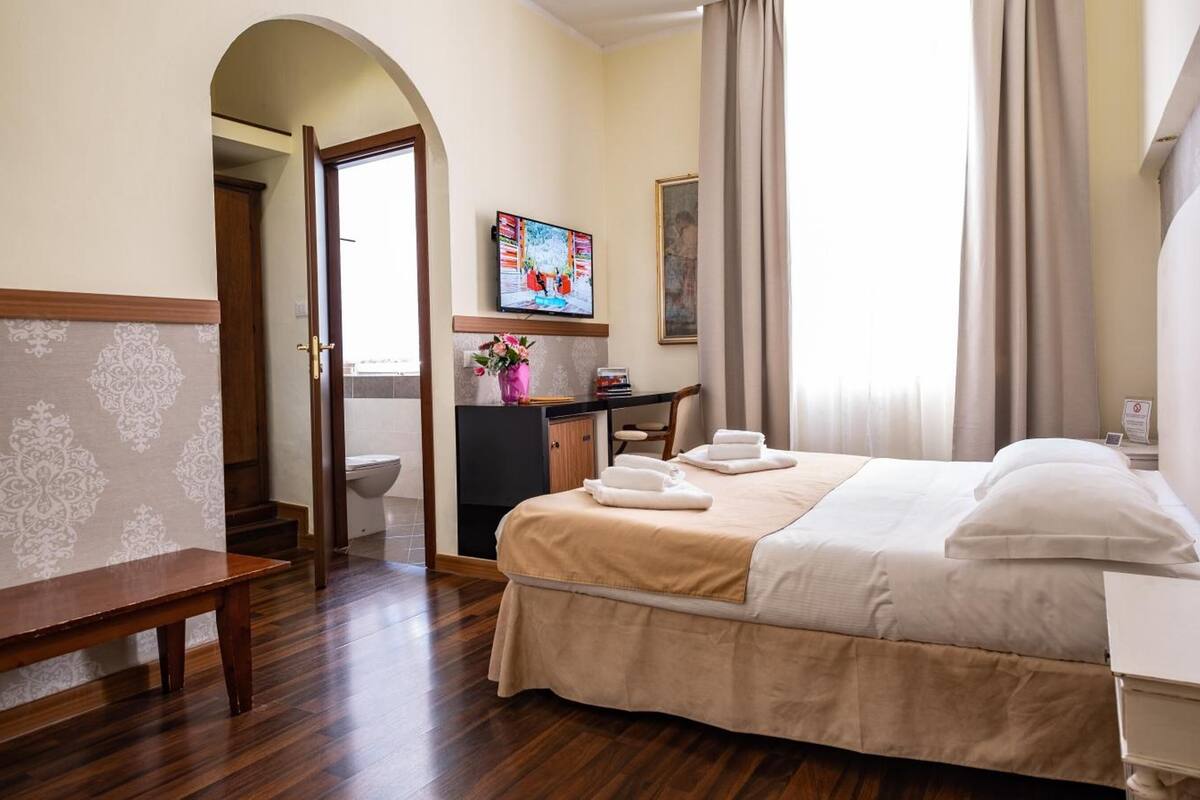 minibar, in-room safe, desk, free wifi