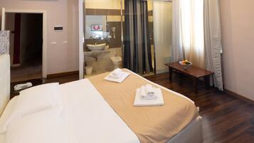 Minibar, una cassaforte in camera, una scrivania, Wi-Fi gratuito