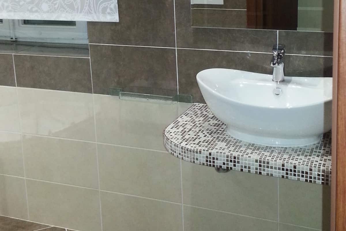 Shower, towels