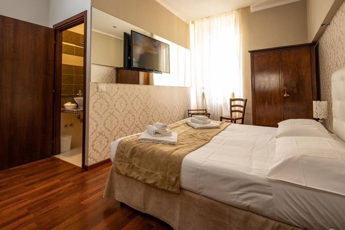 minibar, in-room safe, desk, free wifi