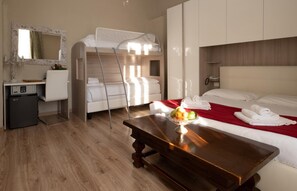 Minibar, caja fuerte, escritorio y wifi gratis