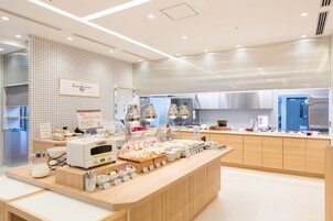 每日供应当地美食早餐（每人 JPY 2000）