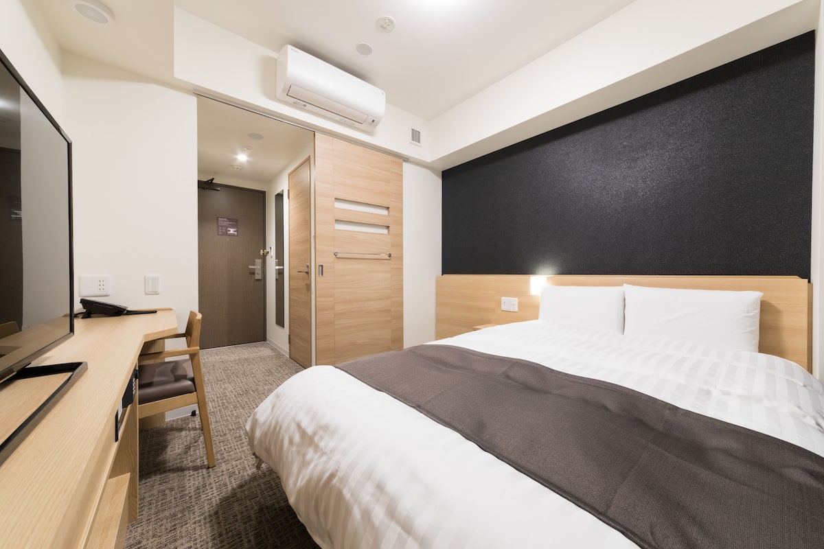 In-room safe, blackout drapes, free WiFi, bed sheets