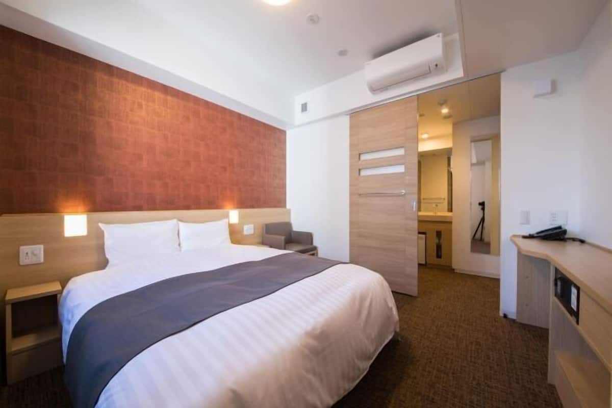 In-room safe, blackout drapes, free WiFi, bed sheets