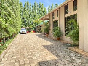 Free self parking - Sangana Lodge (Moshi)