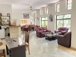 Lounge - Sangana Lodge (Moshi)
