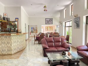 Lounge - Sangana Lodge (Moshi)