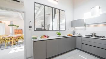 Fridge, microwave, oven, stovetop