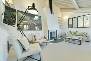 تلفزيون ذكي، كُتُب