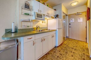 Fridge, microwave, stovetop, coffee/tea maker