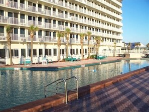 Et oppvarmet basseng