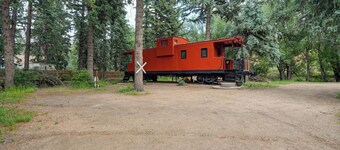Rustic Railway Retreat - Historic caboose - 10 min from Colorado Springs 
