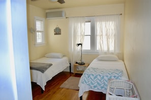 2 bedrooms, iron/ironing board, travel cot, free WiFi