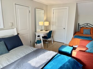 2 habitaciones, tabla de planchar con plancha y cuna de viaje