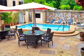 Breakfast and dinner served, local and international cuisine