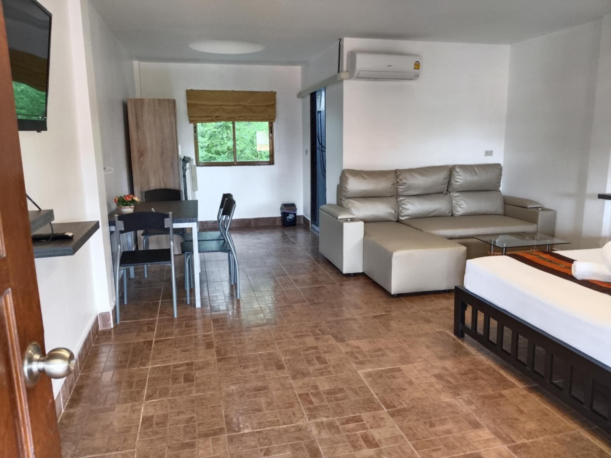 Photo - Phratamnak Inn Hotel & Guesthouse - 100 mtr from the beach