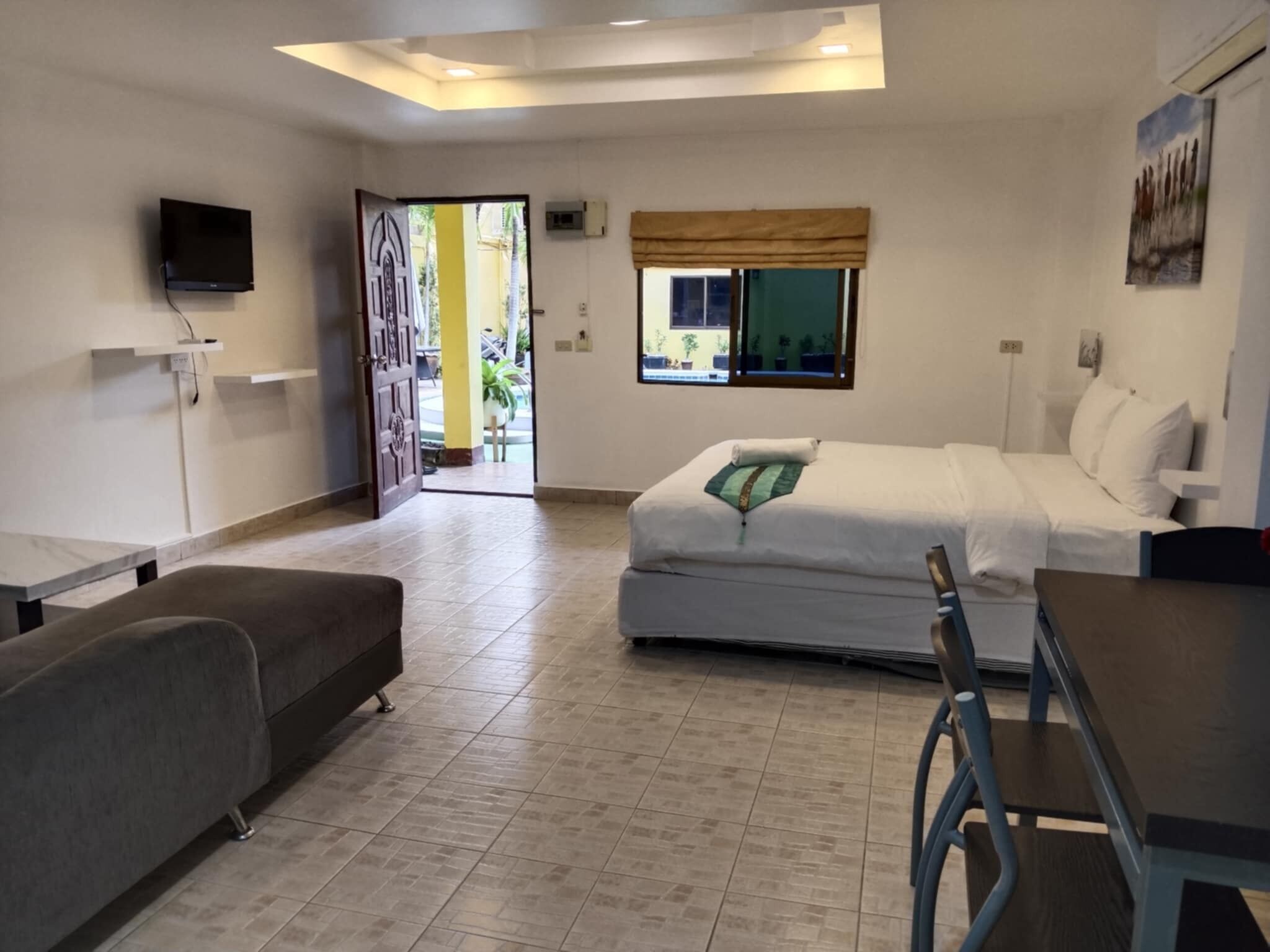 Photo - Phratamnak Inn Hotel & Guesthouse - 100 mtr from the beach
