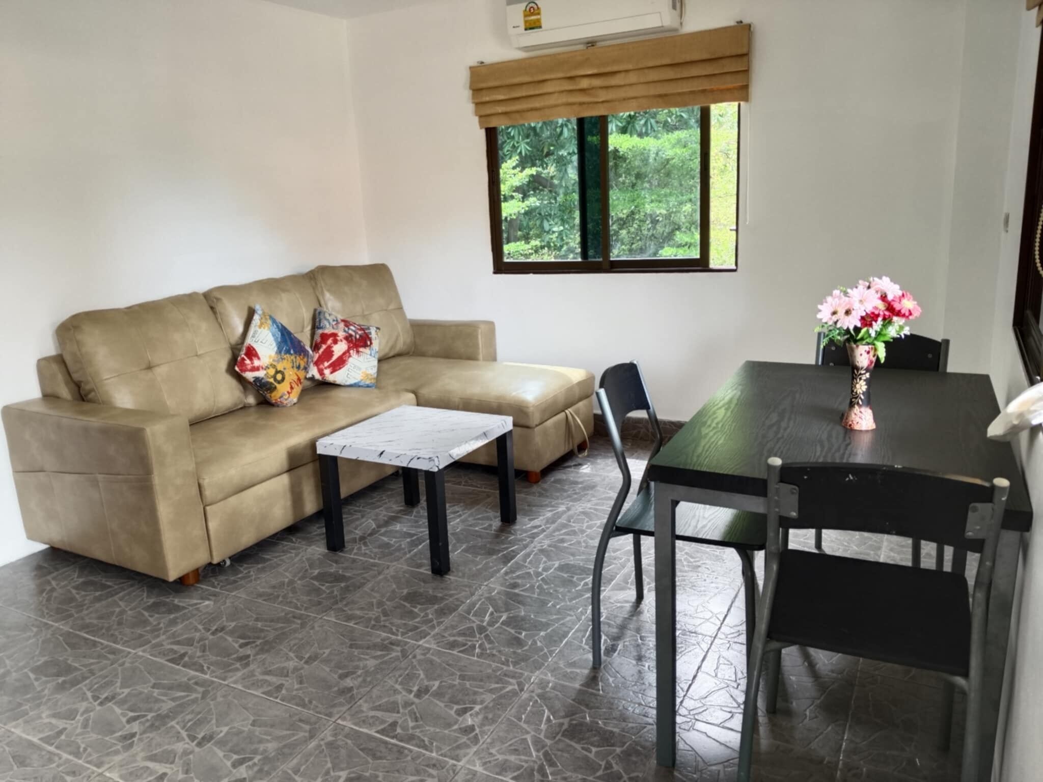 Photo - Phratamnak Inn Hotel & Guesthouse - 100 mtr from the beach