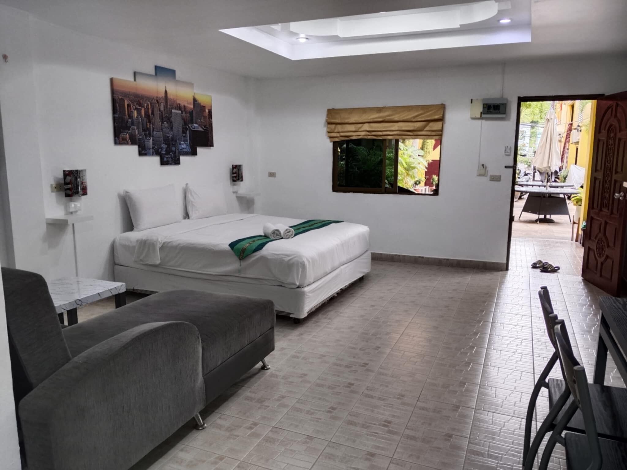 Photo - Phratamnak Inn Hotel & Guesthouse - 100 mtr from the beach