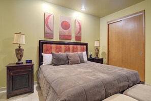 1 bedroom, in-room safe, iron/ironing board, WiFi