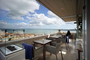 2 bares o lounges, bar en la azotea 