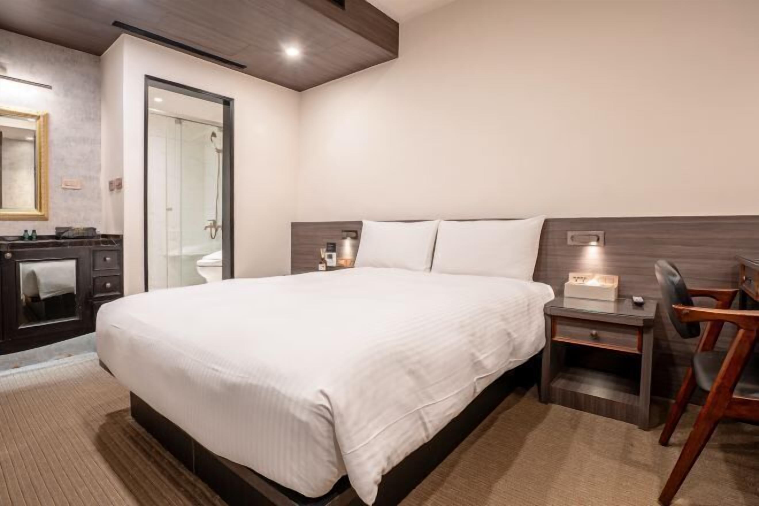 Premium bedding, desk, laptop workspace, free wired internet