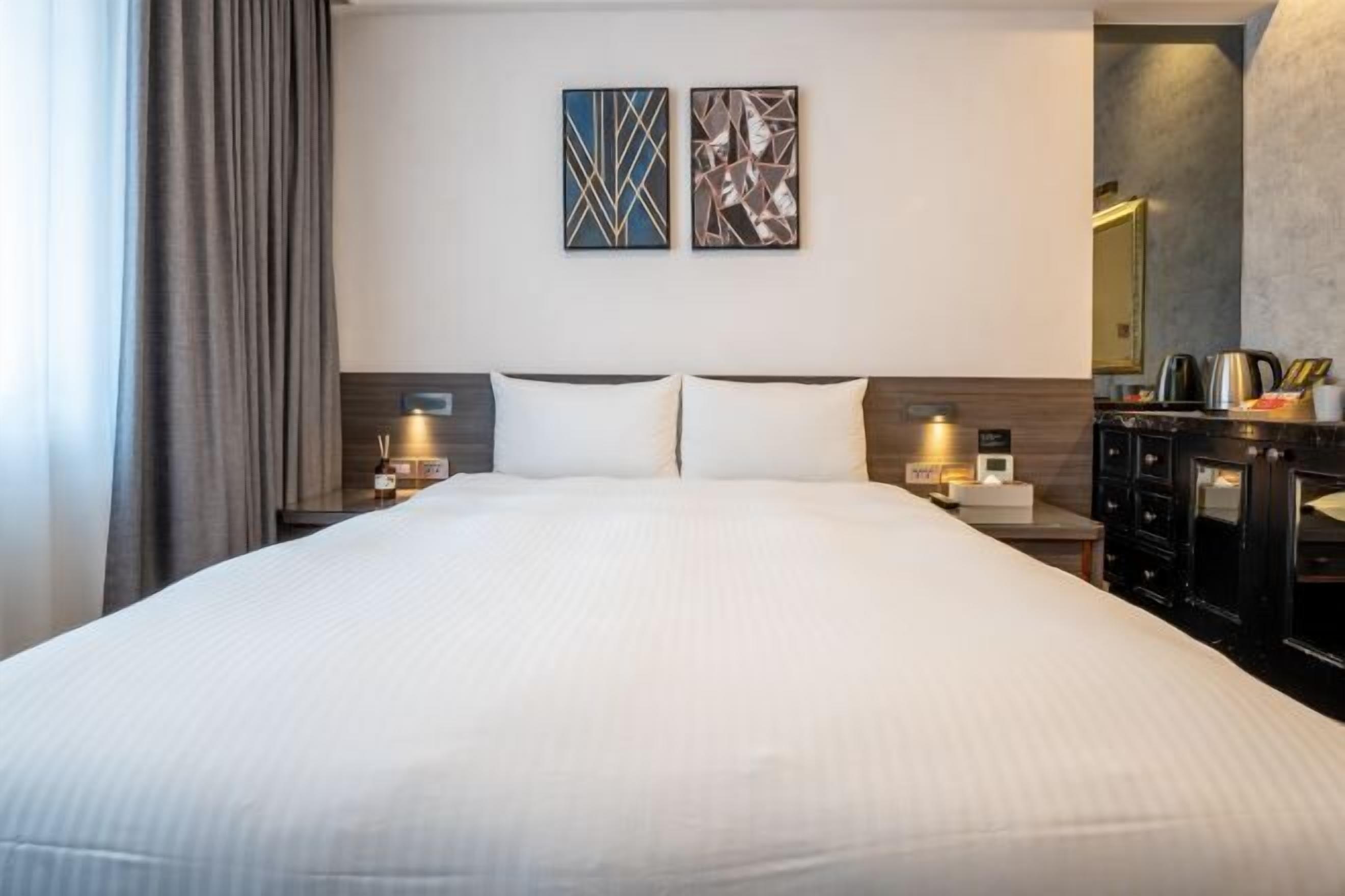 Premium bedding, desk, laptop workspace, free wired internet