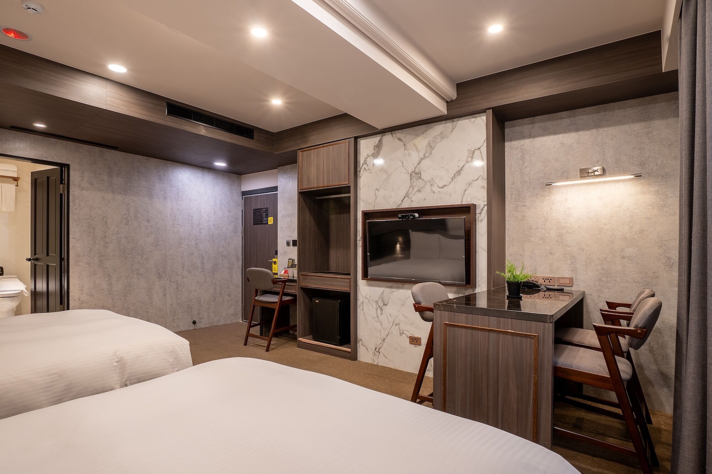 deluxe quadruple room | 1 bedroom, premium bedding, desk, laptop workspace