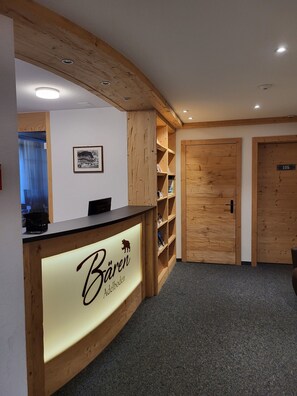 Reception - Hotel Bären (Adelboden)